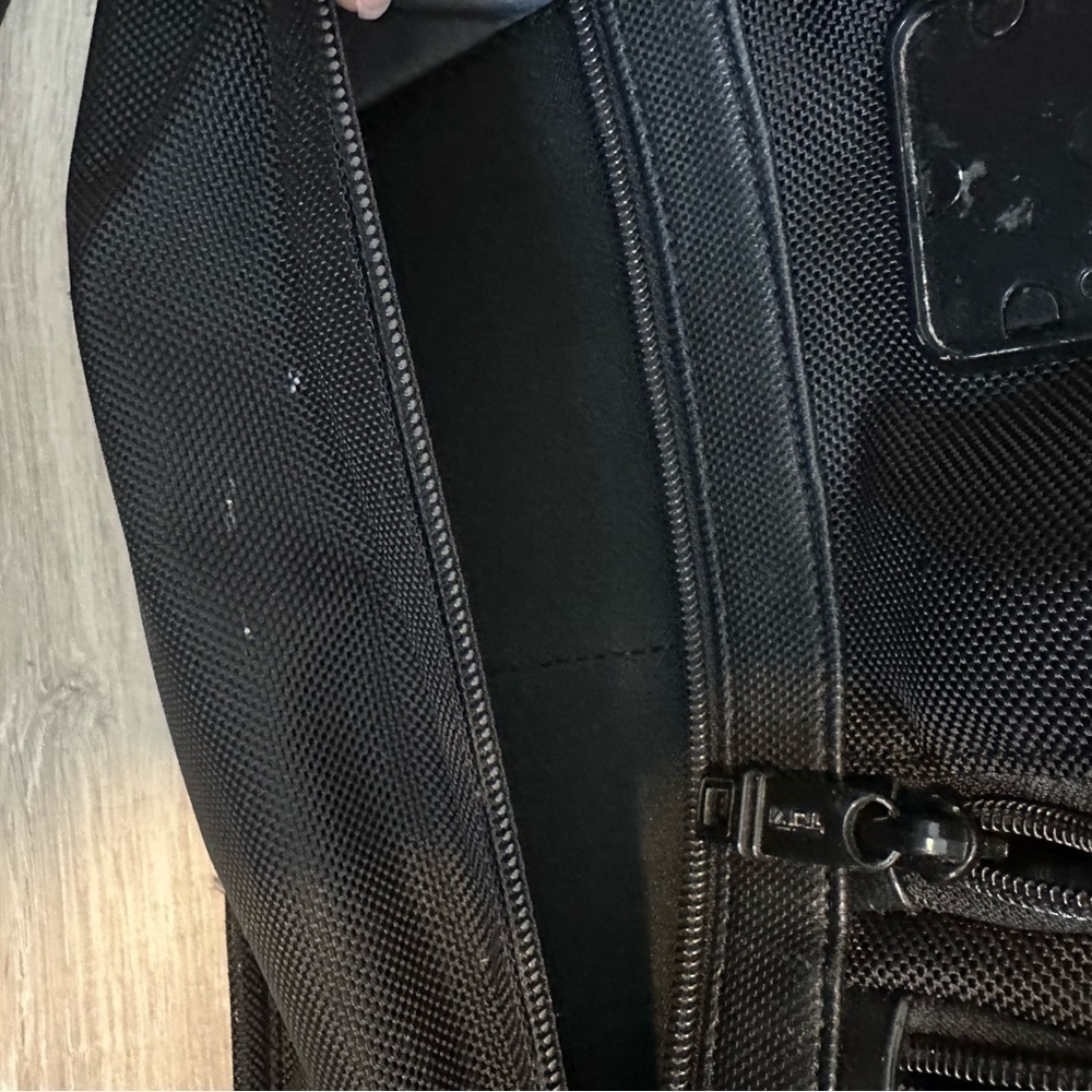 Tumi alpha 2 black expandable laptop briefcase bag 26141D2 - Picture 15 of 16